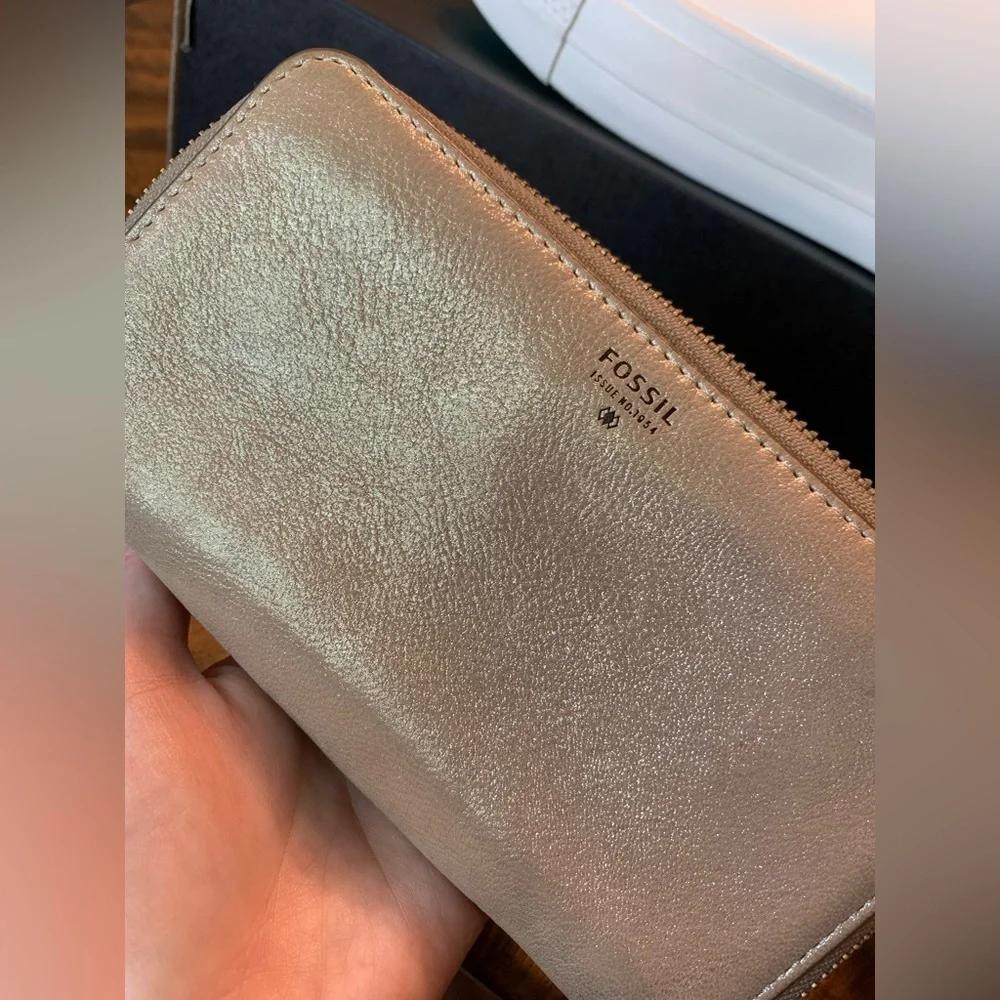 Fossil zip shimmer wallet - Picture 2 of 6